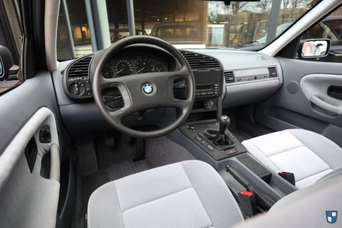 BMW 320i